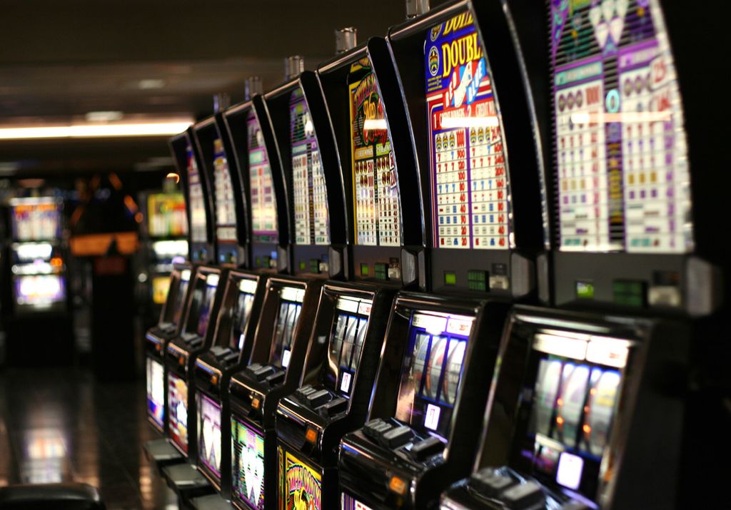 Slot machines (‘bandit’ because they steal your money). Source: https://en.wikipedia.org/wiki/Multi-armed_bandit
